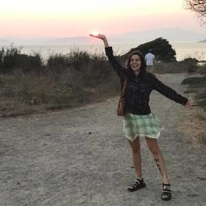 Meet your Posher, Camila